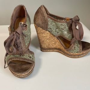 Brown wedges
